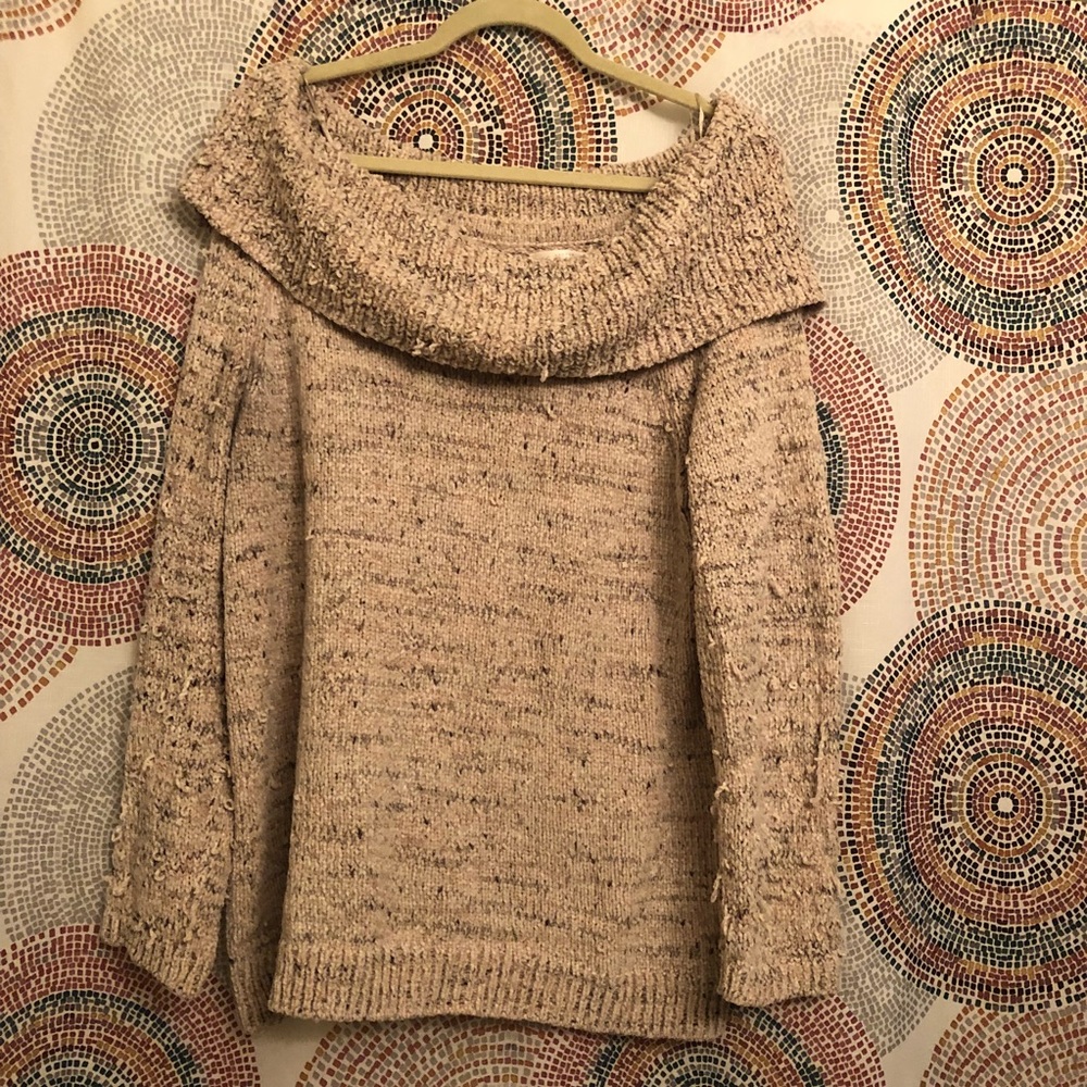 Chunky knit sweater (fall off shoulder)